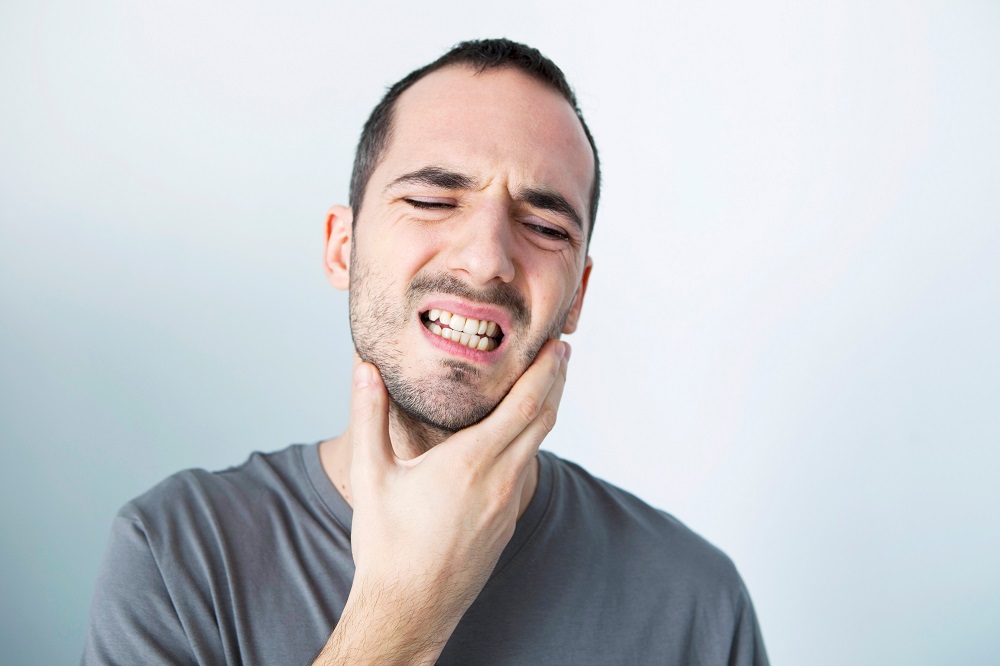 men suffering from dental pain